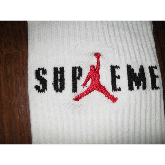 Supreme Jordan Dri-Fit Socks Mens White Crew Socks Streetwear New 1 Pair - Picture 2 of 5